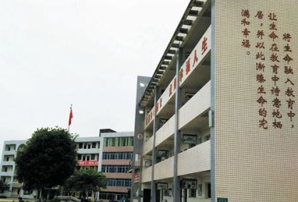 成都周邊哪些學(xué)校招收幼師？