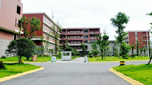衛(wèi)生學(xué)校挑選看成都市華大藥業(yè)衛(wèi)生學(xué)校招生招生簡(jiǎn)章