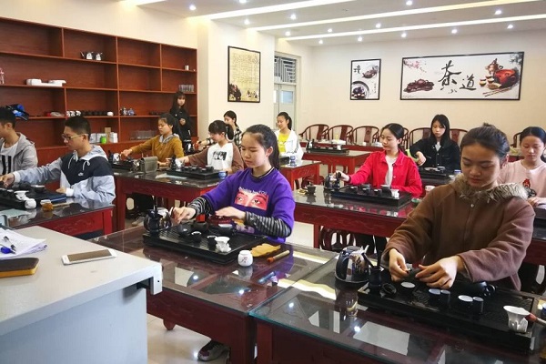 2019年，云南高鐵乘務(wù)專業(yè)學(xué)校排名第一