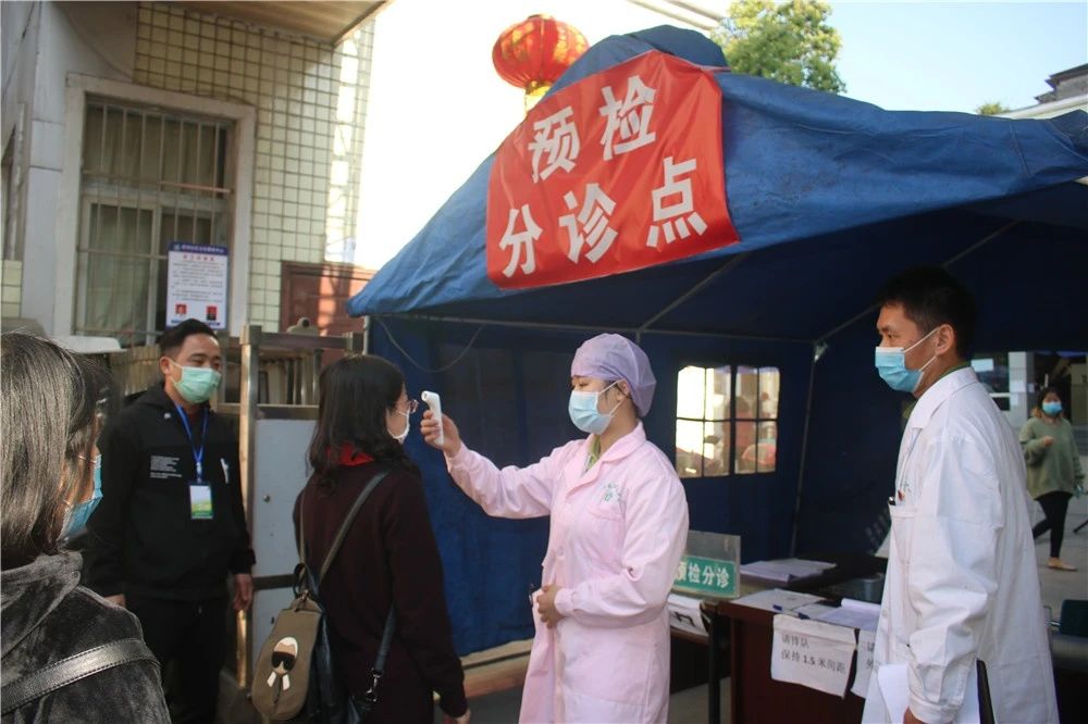 宜賓衛(wèi)生學校聯(lián)系方式(宜賓衛(wèi)校分數(shù)線)