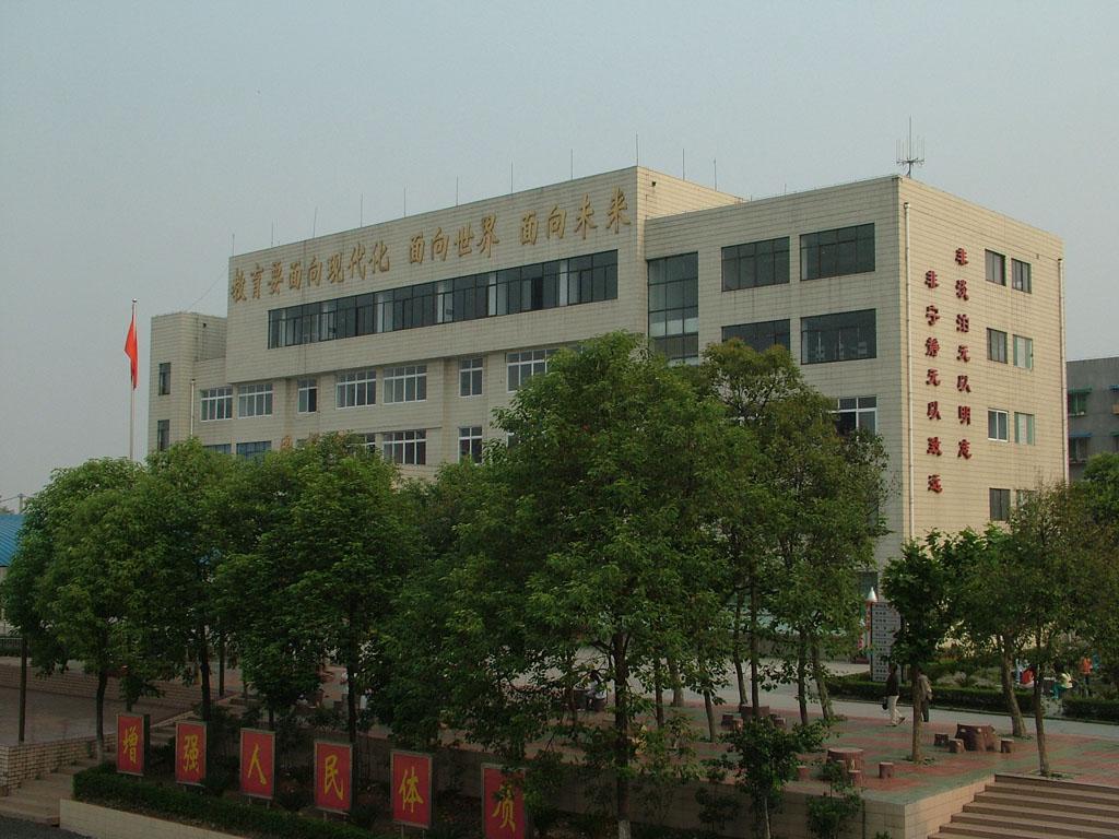 四川中醫(yī)藥高等?？茖W(xué)校招生(黔南民族醫(yī)學(xué)高等?？茖W(xué)校)