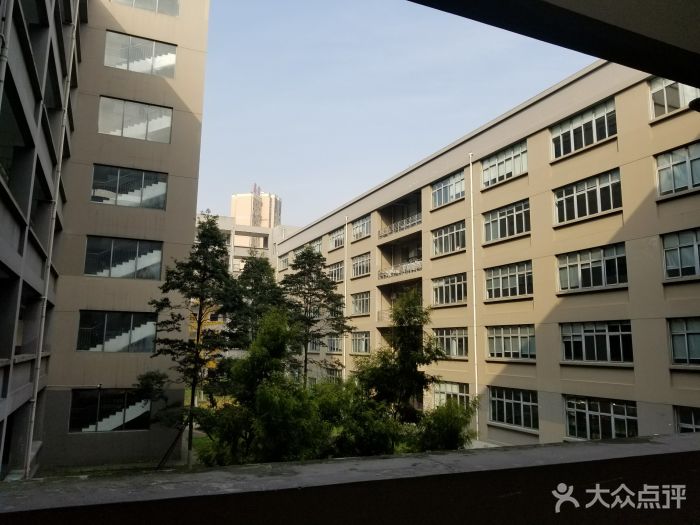 成都信息工程職業(yè)技術(shù)學(xué)校(成都信息工程職業(yè)技術(shù)學(xué)校學(xué)費)