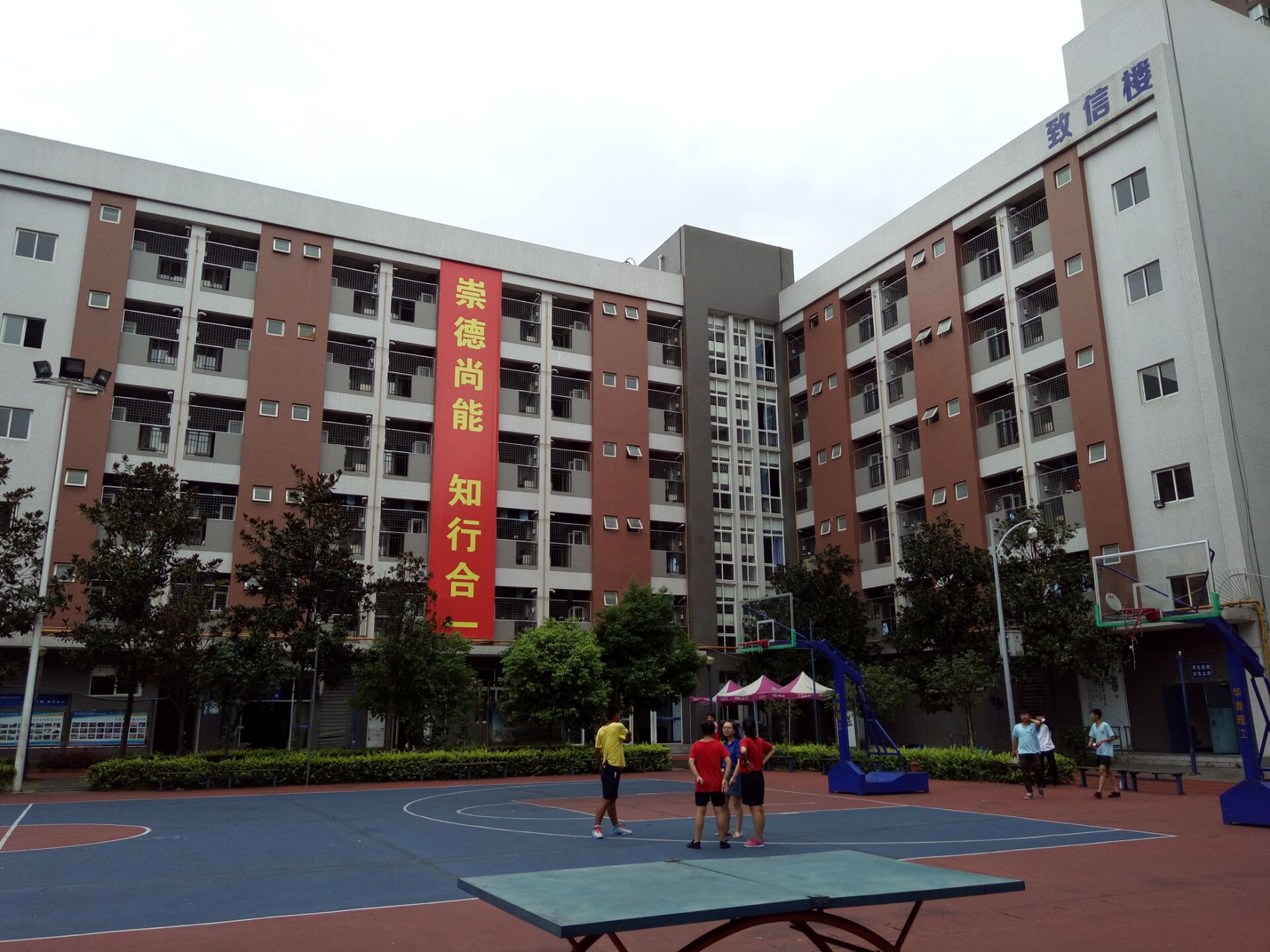 成都華商理工學(xué)校評價(成都華商理工學(xué)校到底怎么樣)