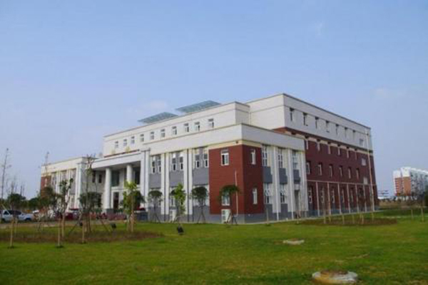 成都市職業(yè)技術學校官網(成都市工業(yè)職業(yè)技術學校官網招生網站)