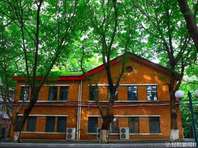 重慶口碑好的職業(yè)學校有哪些(重慶電訊職業(yè)學?？诒趺礃?