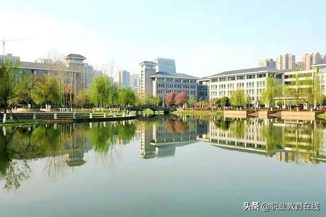 成都市第二衛(wèi)生學(xué)校(成都市鐵路衛(wèi)生學(xué)校學(xué)費)