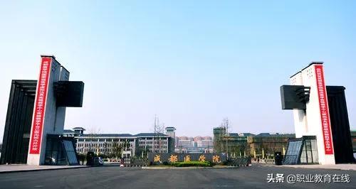成都市第二衛(wèi)生學(xué)校(成都市鐵路衛(wèi)生學(xué)校學(xué)費)