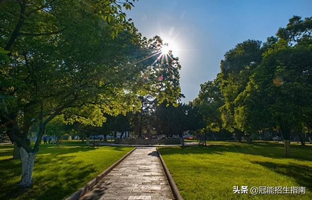 四川衛(wèi)校龍泉校區(qū)招生信息(龍泉衛(wèi)校四川2015招生分?jǐn)?shù)線(xiàn)劃定)