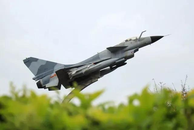 成都職業(yè)技術(shù)學(xué)校航空專業(yè)(成都航空職業(yè)技術(shù)學(xué)校學(xué)費(fèi)多少錢)