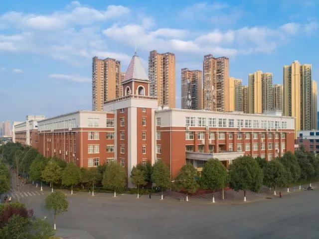 成都職業(yè)技術(shù)學(xué)校航空專業(yè)(成都航空職業(yè)技術(shù)學(xué)校學(xué)費(fèi)多少錢)