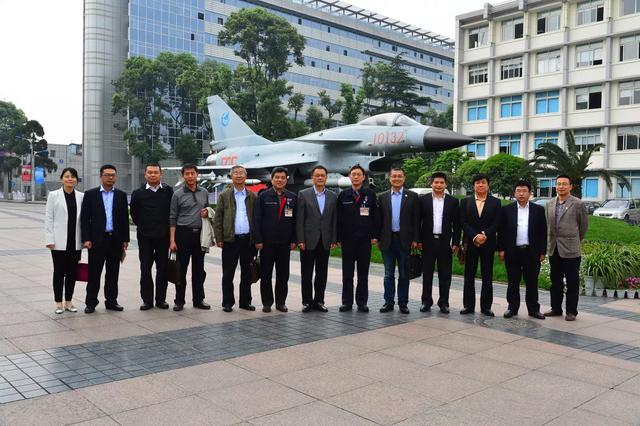 成都職業(yè)技術(shù)學(xué)校航空專業(yè)(成都航空職業(yè)技術(shù)學(xué)校學(xué)費(fèi)多少錢)