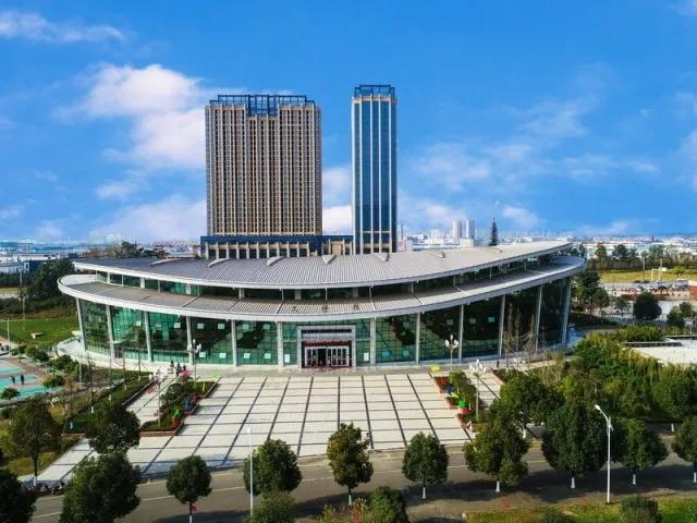 成都職業(yè)技術(shù)學(xué)校航空專業(yè)(成都航空職業(yè)技術(shù)學(xué)校學(xué)費(fèi)多少錢)