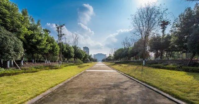 成都職業(yè)技術(shù)學(xué)校航空專業(yè)(成都航空職業(yè)技術(shù)學(xué)校學(xué)費(fèi)多少錢)
