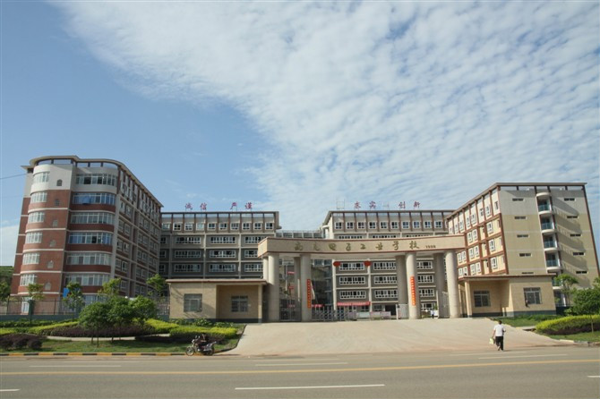 成都指南針職業(yè)技術(shù)學校好不好(成都指南針職業(yè)技術(shù)學校校園圖片)