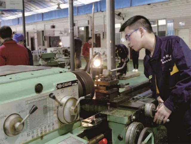 成都汽車職業(yè)技術學校學費(成都汽車職業(yè)技術學校官網)