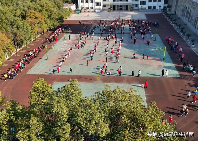 成都信息技術(shù)職業(yè)學(xué)校(成都信息技術(shù)學(xué)?？傂?