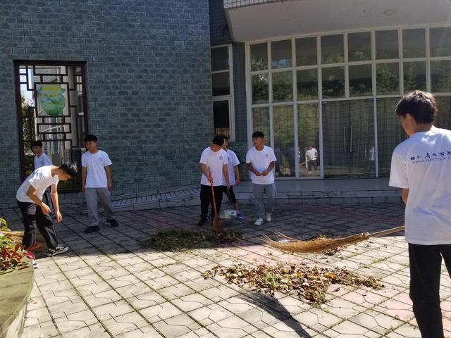 四川省旅游職業(yè)學(xué)校(?？诼糜温殬I(yè)學(xué)校)