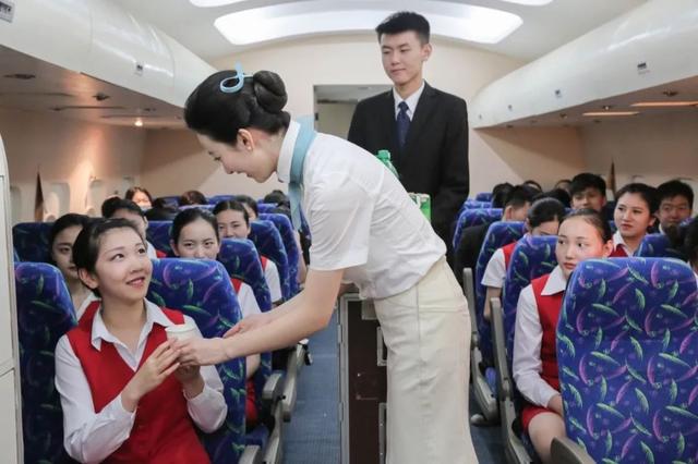 四川高鐵乘務員有哪些學校(考高鐵乘務員需要哪些條件)
