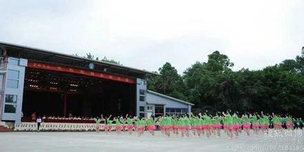 成都華大衛(wèi)校學費一年是多少(成都華西衛(wèi)校一年學費)