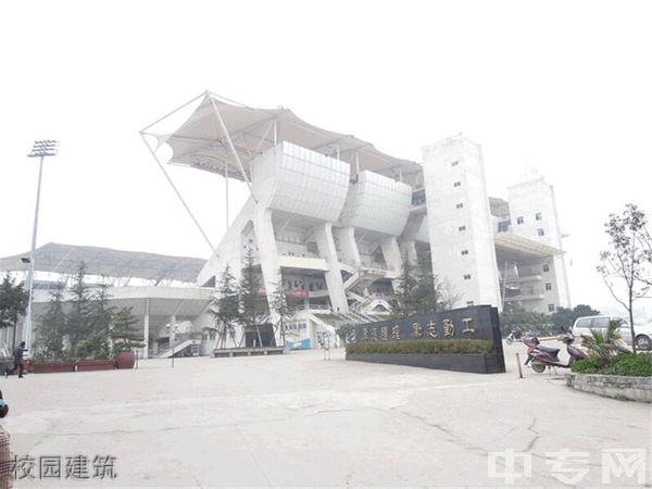 成都天府職業(yè)技術(shù)學校學費多少錢(成都工業(yè)職業(yè)技術(shù)學校天府校區(qū))