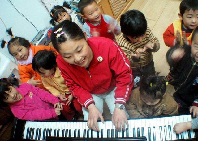 學幼師難嗎(當幼教和老師哪個更難)